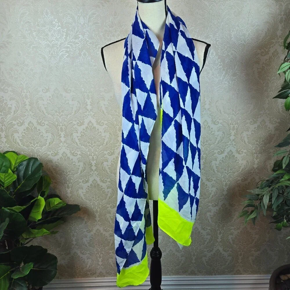 Hollister Irregular Oblong Scarf Blue & white Triangle Print Lime Green Edging